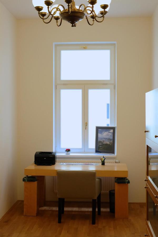 Kolonada Luxury 3 Bedroom Apartment Manes 마리안스케 라즈네 외부 사진