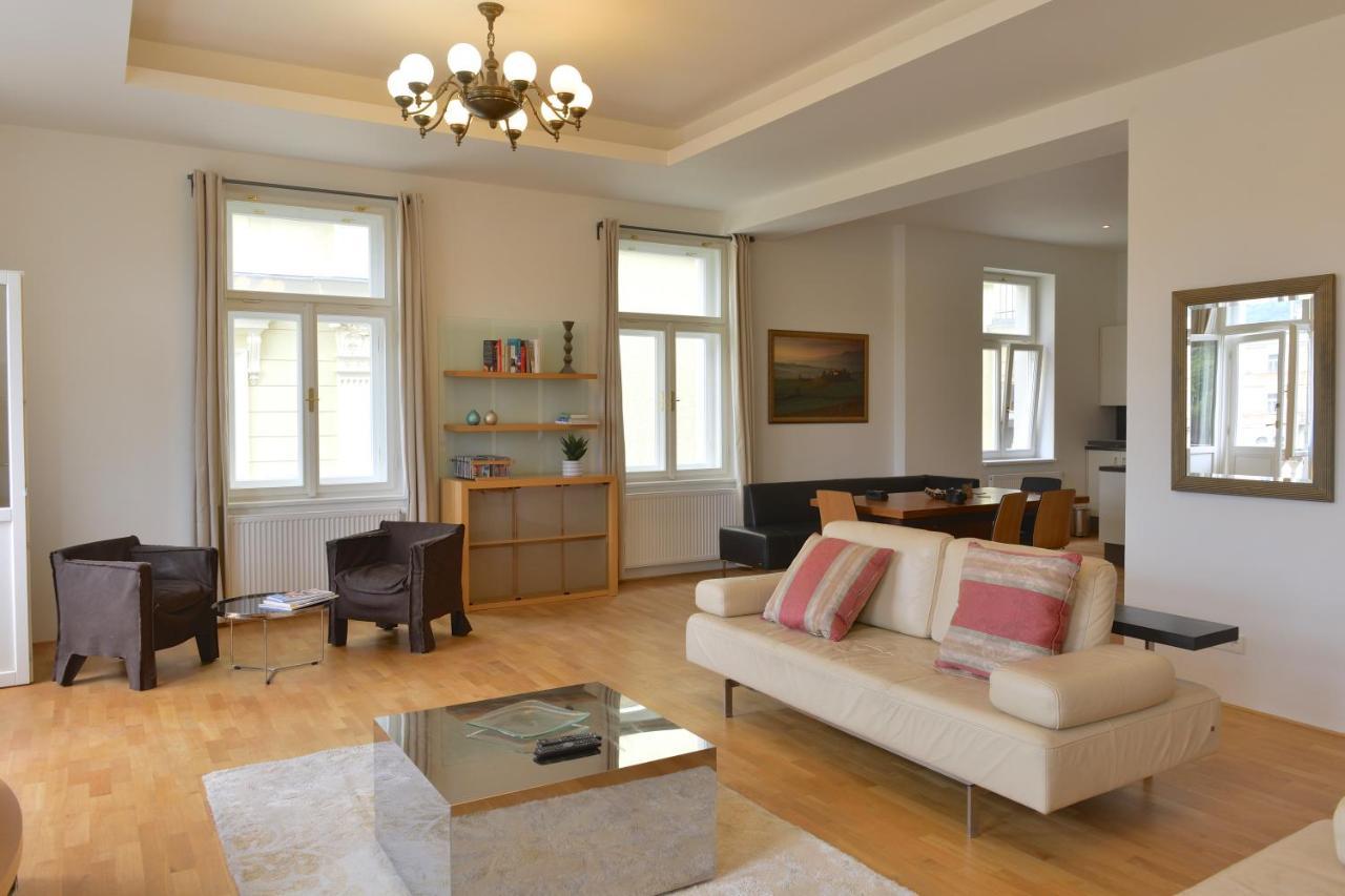 Kolonada Luxury 3 Bedroom Apartment Manes 마리안스케 라즈네 외부 사진